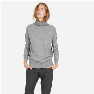 Everlane Cashmere Silver Grey Turtleneck. XS